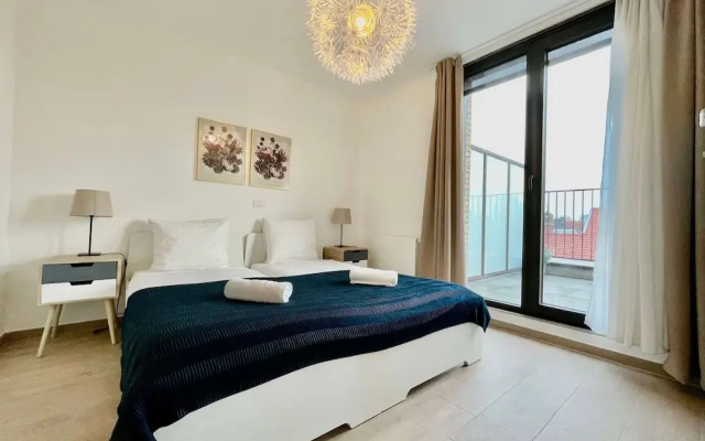 Modern 1BR Near Diamond District by Oneluxstay