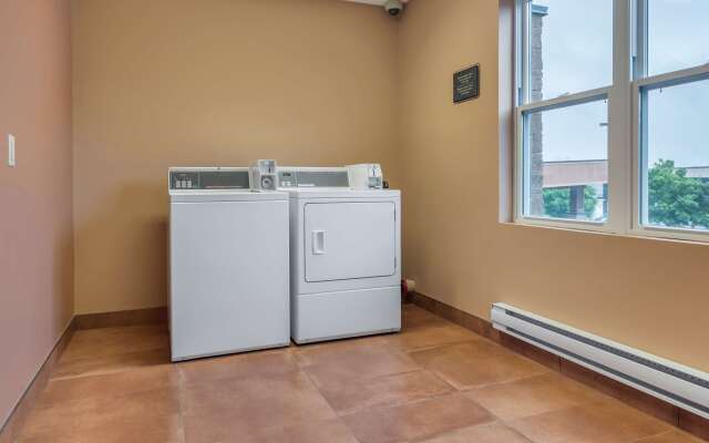 Best Western Plus Bathurst Hotel & Suites