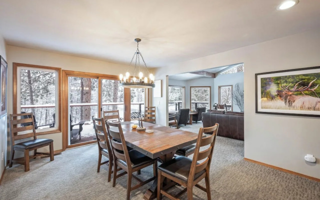 All Seasons River Inn