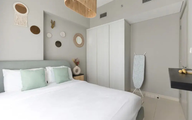 Quiet 1BR with river view