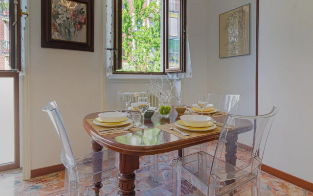 Madamart - 301 Autodromof1 Centro