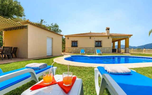 Cortijo Angela Vinuela by Ruralidays