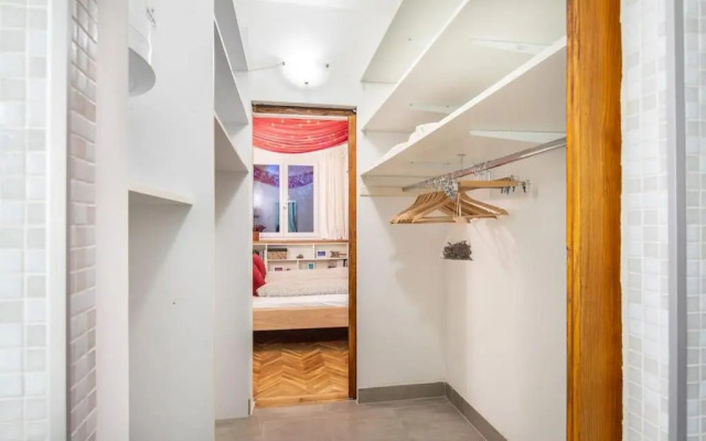 Cozy Apartment with Garden in the Castle District