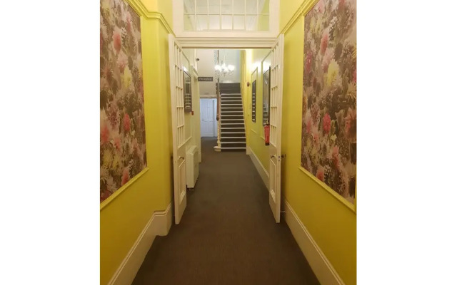 Acacia Hotel