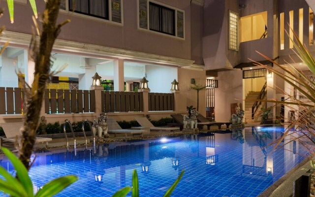 Red Sapphire Hotel