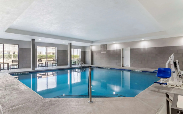 Comfort Suites McDonough Atlanta South