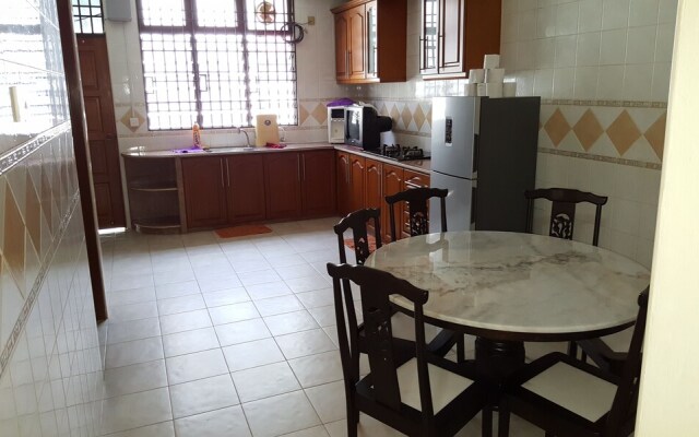 Spice Arena 4room House