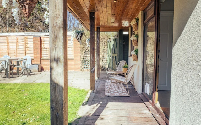 Beautiful 4 BD Home near Woodstock