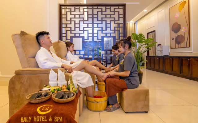 Hue Crown Boutique Hotel