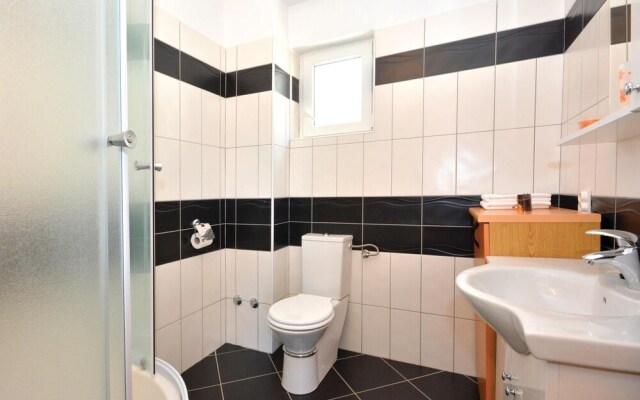 Amazing Home in Podstrana With Wifi and 3 Bedrooms