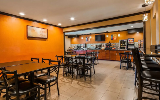 Best Western Plus Twin View Inn & Suites