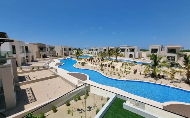 Bright Studio With Pool View Balcony