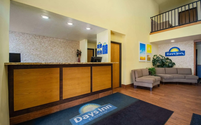 Days Inn by Wyndham Evansdale Waterloo