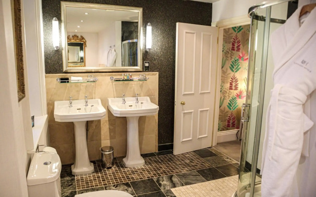 Alexander House And Utopia Spa