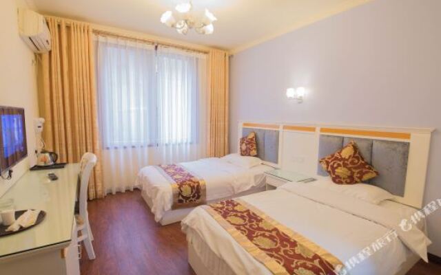 Leshan Hongcheng Hotel (Jiaxing Road Food Street)