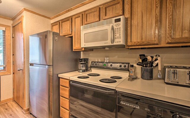 Slopeside Snowshoe Condo - Walk to Ski Lifts!