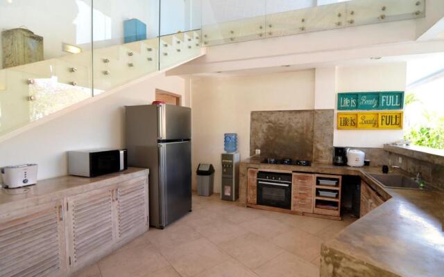 "stunning 4 Bedrooms Private Pool Villa in Canggu"