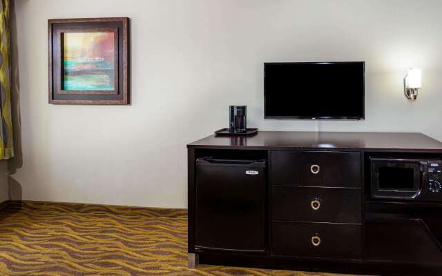 La Quinta Inn & Suites by Wyndham Laredo Airport