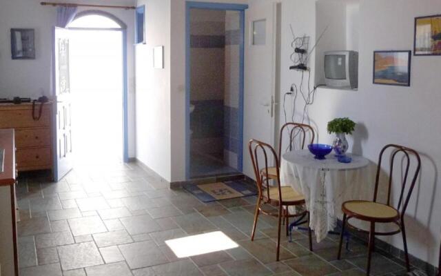 Floras Rooms and Studios