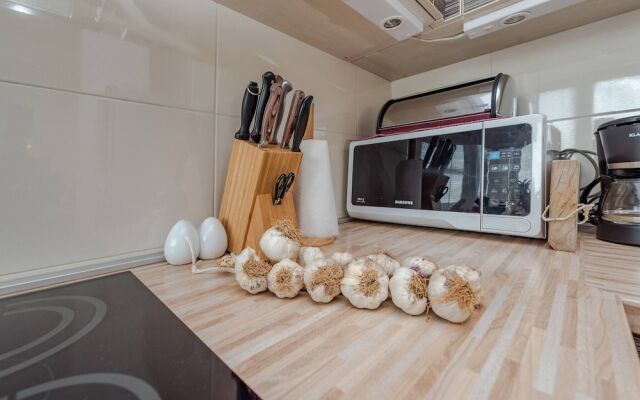 Romantic Oasis modern Apartment