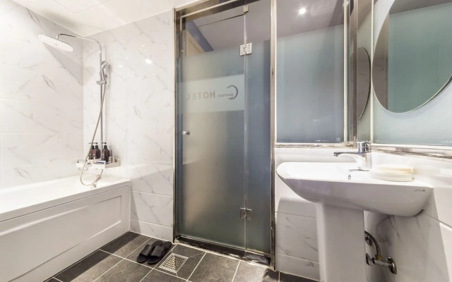 Guri C Hotel