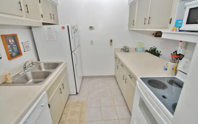 Colony Beach Club 207