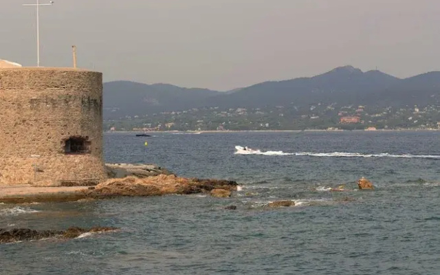 A/C Apt 2br/4p-2min to Plage de la Glaye/st-tropez