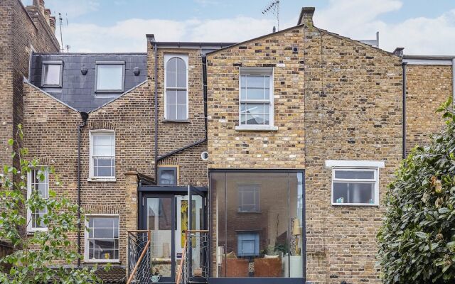 Stylish Family home near Camden