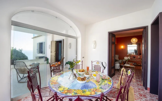Villa Gr - Enchanting Villa Overlooking the Sea