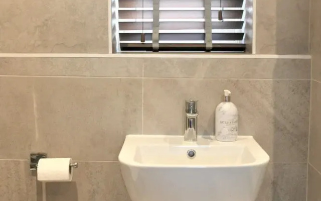 NEW Vibrant 3BD House in Coventry West Midlands