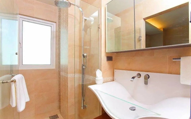 Ocean Fringe Apartment A