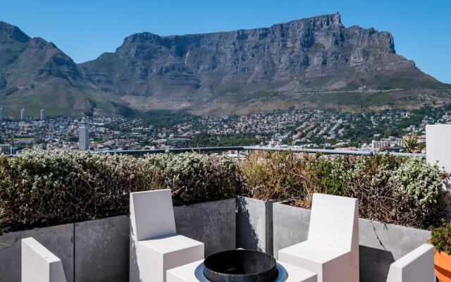 Penthouse w Table Mountain Views Pride View