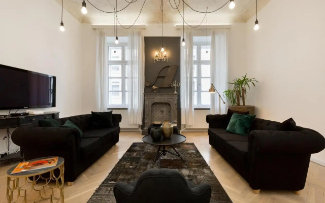 Bohemian Dream Home In The Absolute Center w 2BR/2BT