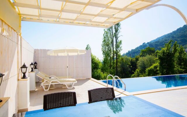 Villa Pinarbasi by Akdenizvillam