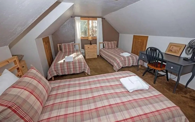 750 Stanford Avenue 3 Bedroom Cabin by RedAwning