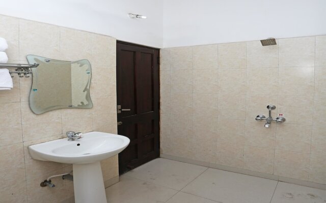Townhouse OAK Hotel MP Inn