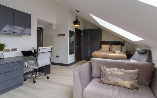 The Residence Coventry by Paymán Club