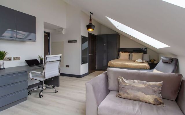 The Residence Coventry by Paymán Club