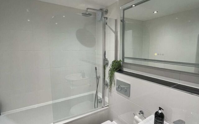 Stunning 3BD Maisonette W/balcony - Old Street!