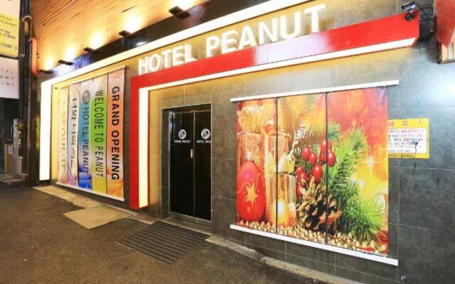 Peanut Hotel