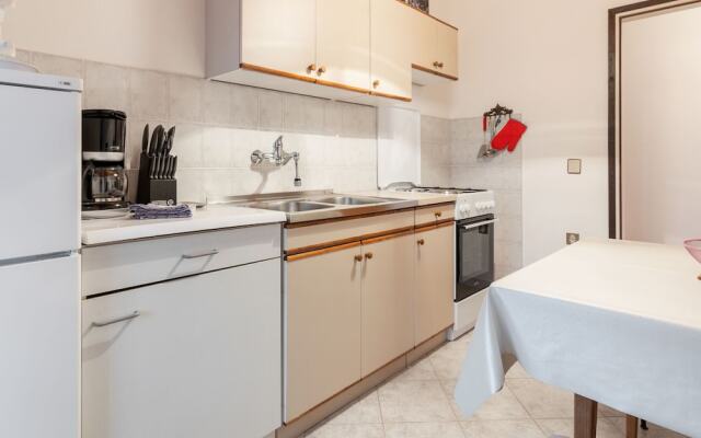 Peaceful Apartment in Poreč with Garden
