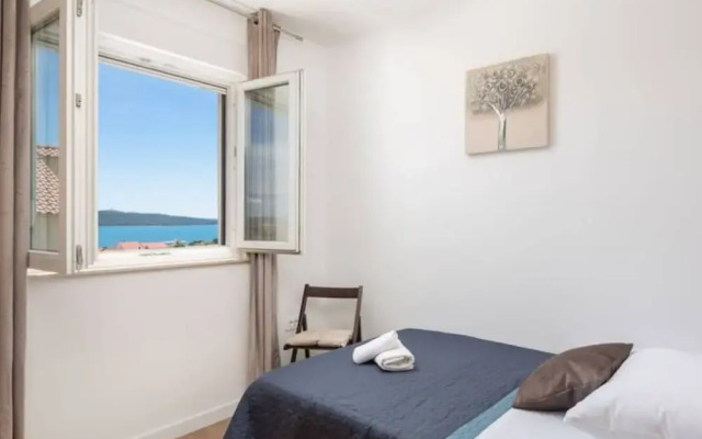 Shimmering Sea Apartment With Terrace