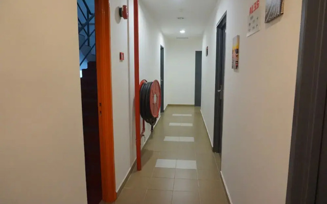 AL33 Leisure Hotel