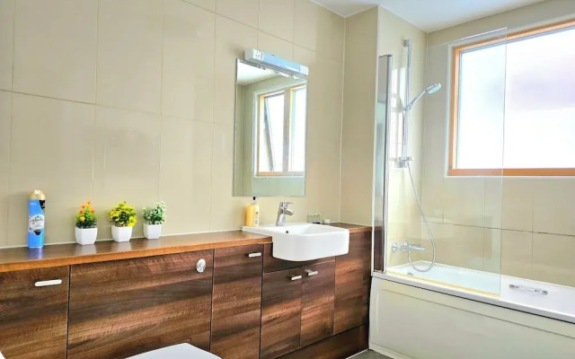 Retreat Private Rooftop 3 Bedroom Apartment