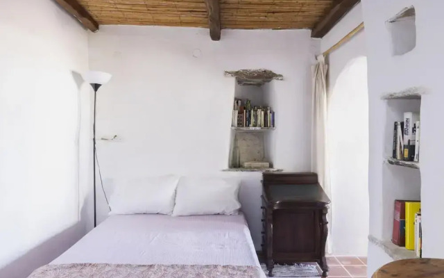 Daphnis the Artist s House