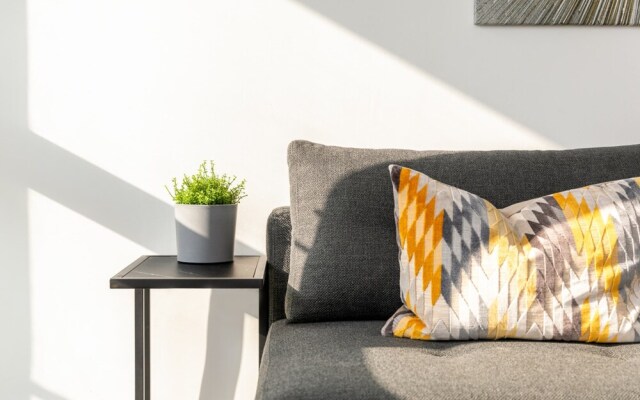 Bright London Bridge Apartment