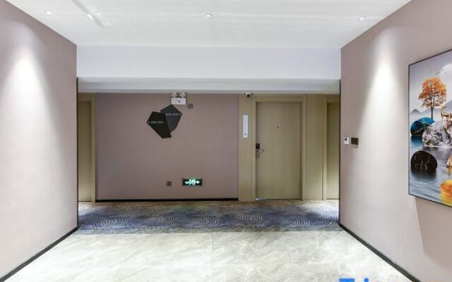 Yishang Hotel (Haiya Binfencheng Lingzhi Subway Station)