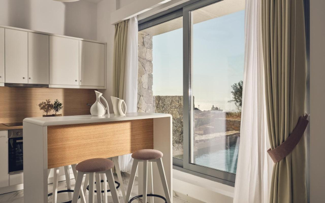 ΑRCS Suites & Residences