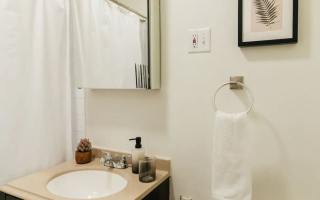 Best Deal 2BR Apt in Lakeview