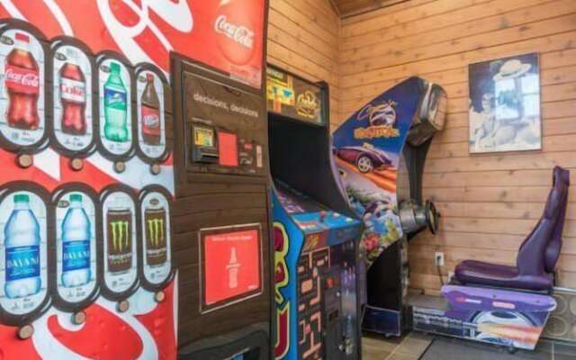 Smoky Top Summit 2 Bedroom Condo by RedAwning